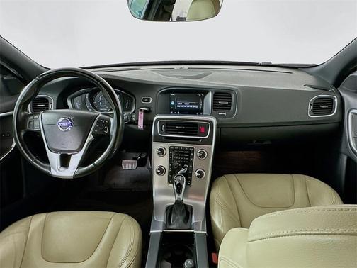 2017 Volvo V60 T5 Platinum