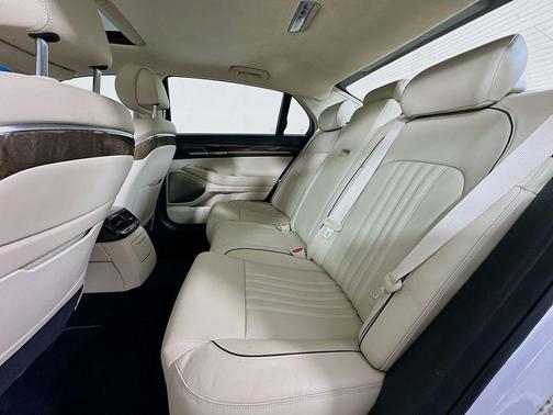White 2019 Genesis G90 3.3T Premium