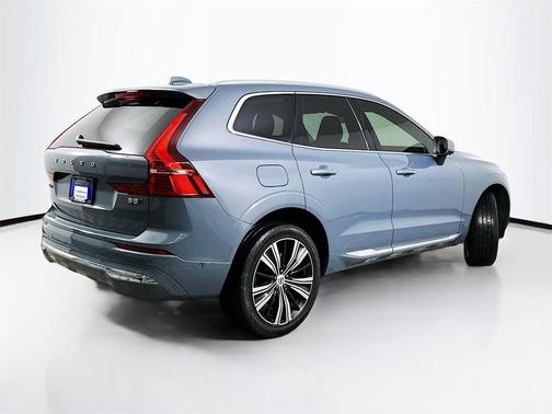 2023 Volvo XC60 B5 Plus Bright Theme