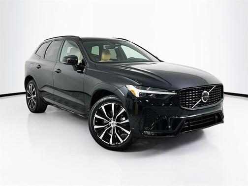 2023 Volvo XC60 B5 Ultimate Dark Theme
