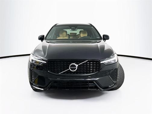 2023 Volvo XC60 B5 Ultimate Dark Theme