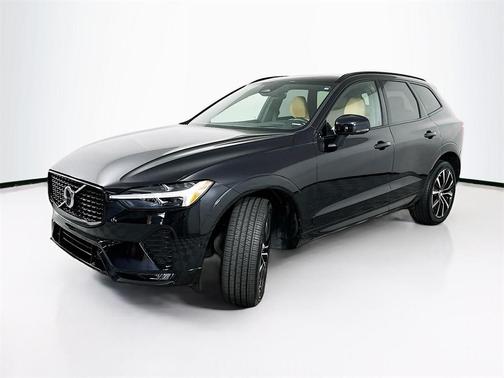 2023 Volvo XC60 B5 Ultimate Dark Theme