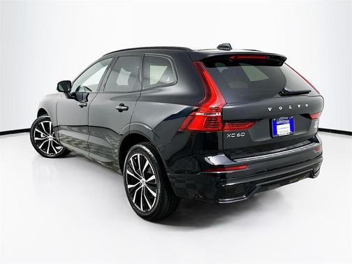 2023 Volvo XC60 B5 Ultimate Dark Theme