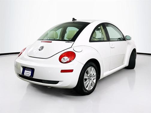 2010 Volkswagen New Beetle
