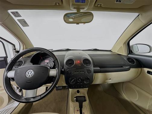 2010 Volkswagen New Beetle 