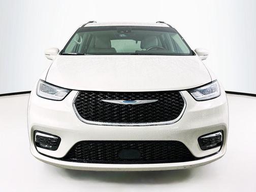 Luxury White Pearlcoat 2021 Chrysler Pacifica Hybrid Touring L