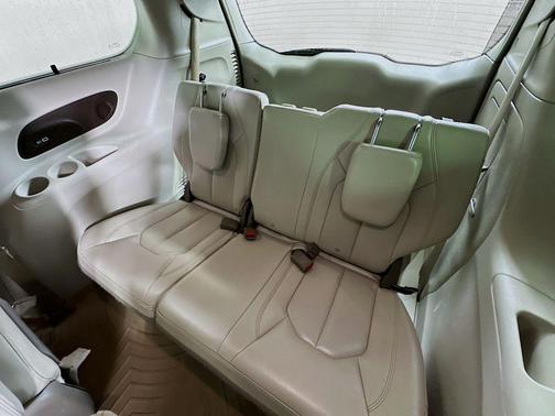Luxury White Pearlcoat 2021 Chrysler Pacifica Hybrid Touring L