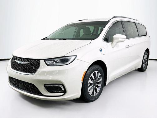 Luxury White Pearlcoat 2021 Chrysler Pacifica Hybrid Touring L