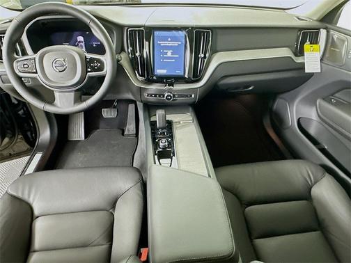 2025 Volvo XC60 Plug-In Hybrid T8 Plus