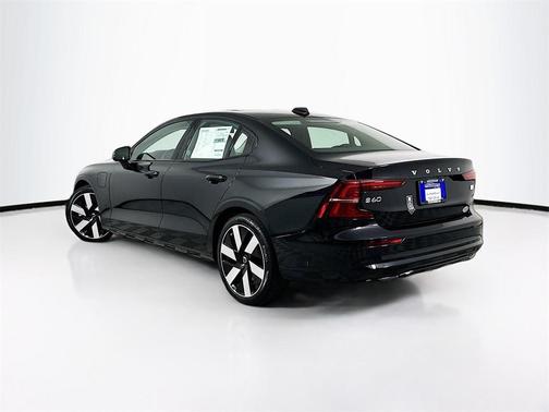 2024 Volvo S60 Recharge Plug-In Hybrid T8 Plus Dark Theme
