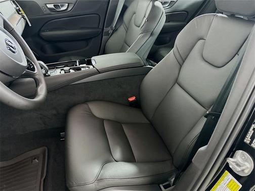 2024 Volvo S60 Recharge Plug-In Hybrid T8 Plus Dark Theme