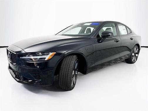 2024 Volvo S60 Recharge Plug-In Hybrid T8 Plus Dark Theme