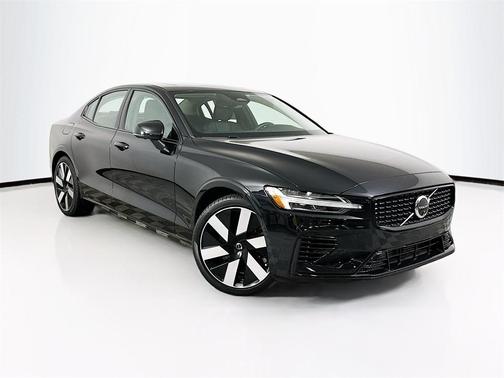 2024 Volvo S60 Recharge Plug-In Hybrid T8 Plus Dark Theme