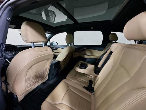 2021 Audi Q7 55 Premium Plus
