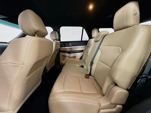 Ingot Silver 2017 Ford Explorer XLT