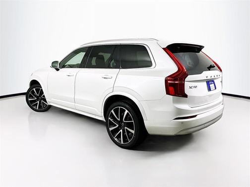 2022 Volvo XC90 T6 Momentum 6 Passenger