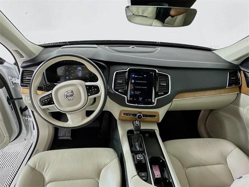 2022 Volvo XC90 T6 Momentum 6 Passenger