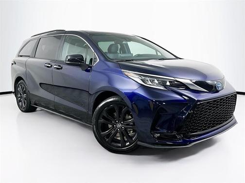 2022 Toyota Sienna XSE 7 Passenger