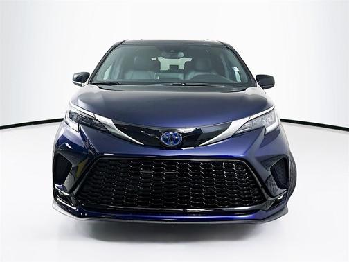 2022 Toyota Sienna XSE 7 Passenger