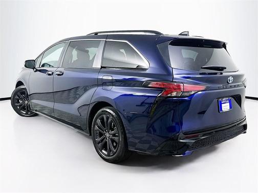 2022 Toyota Sienna XSE 7 Passenger