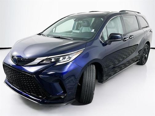2022 Toyota Sienna XSE 7 Passenger