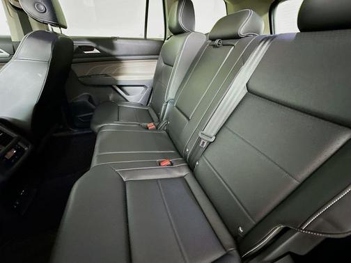 2023 Volkswagen Atlas 3.6L SE w/Technology