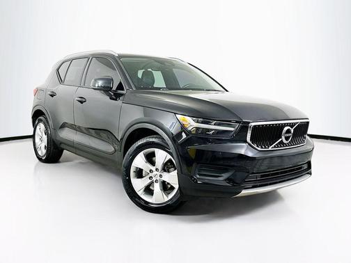 2020 Volvo XC40 T4 Momentum