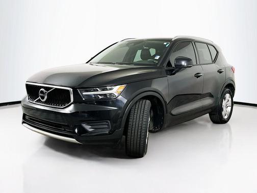 2020 Volvo XC40 T4 Momentum