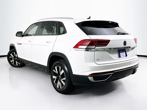 Pure White 2022 Volkswagen Atlas Cross Sport 2.0T SE