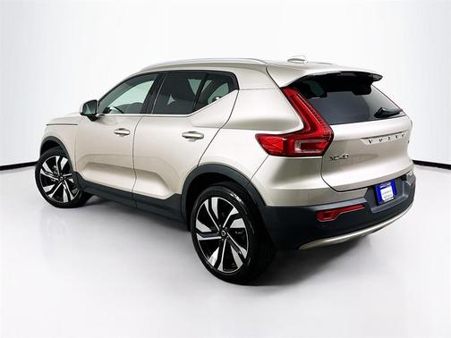 2023 Volvo XC40 B5 Plus Bright Theme
