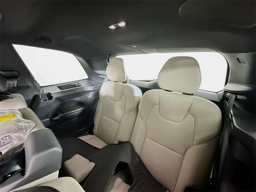 2025 Volvo XC90 B5 Plus