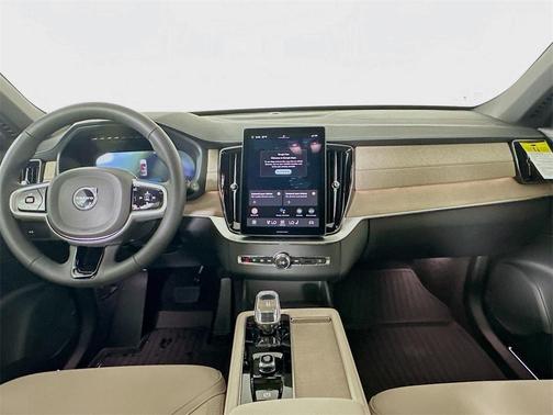 2025 Volvo XC90 B5 Plus