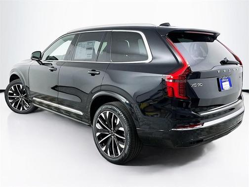 2025 Volvo XC90 B5 Plus