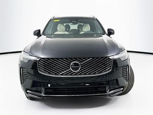 2025 Volvo XC90 B5 Plus