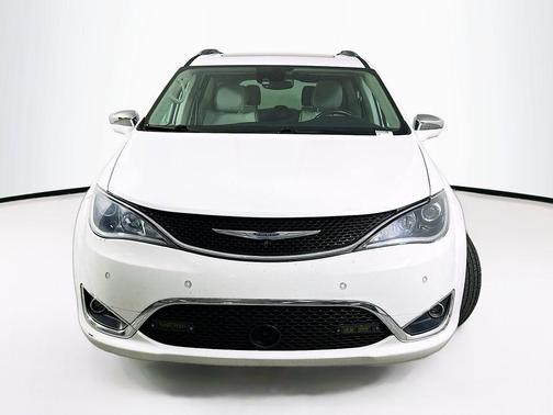 Bright White Clearcoat 2017 Chrysler Pacifica Limited