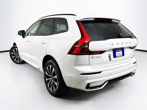 2024 Volvo XC60 B5 Plus Dark Theme