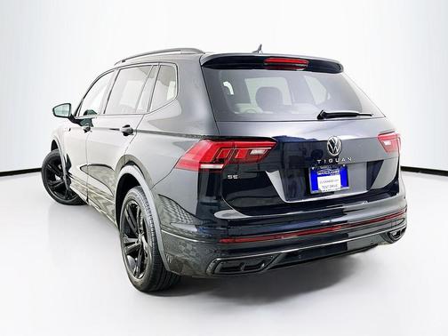 Deep Black Pearl Effect 2023 Volkswagen Tiguan 2.0T SE R-Line Black