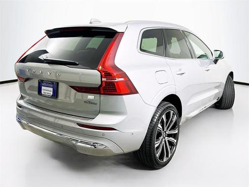 2023 Volvo XC60 Recharge Plug-In Hybrid T8 Ultimate Bright Theme