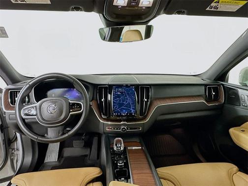 2023 Volvo XC60 Recharge Plug-In Hybrid T8 Ultimate Bright Theme