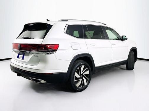 Opal White Pearl 2026 Volkswagen Atlas 2.0T SEL