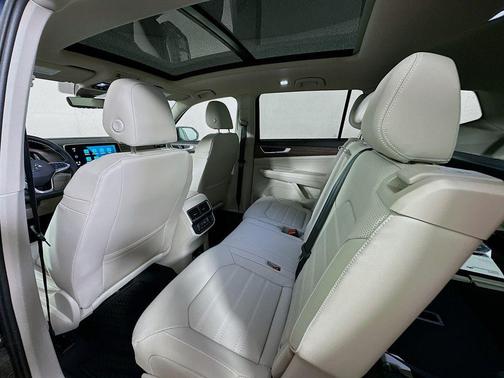 Deep Black Pearl Effect 2026 Volkswagen Atlas 2.0T SEL