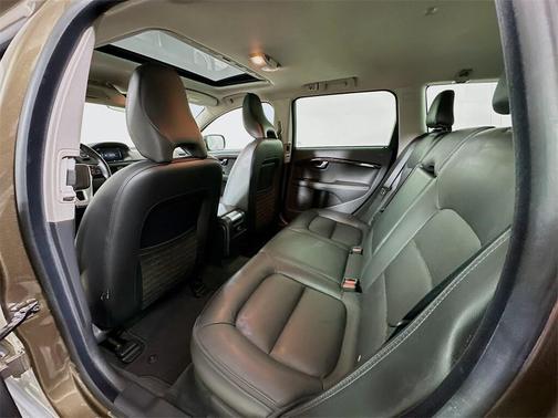 2016 Volvo XC70 T5 Drive-E Premier