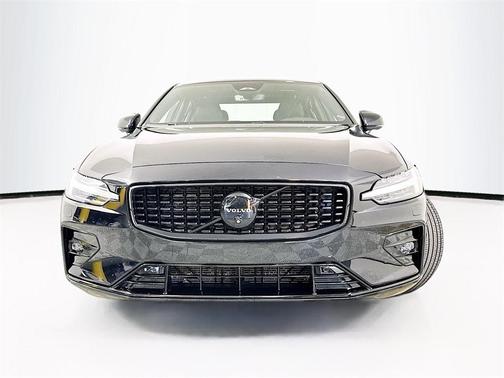 2024 Volvo S60 B5 Plus Black Edition