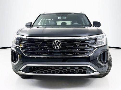 Deep Black Pearl 2026 Volkswagen Atlas Cross Sport 2.0T SE W/TECHNOLOGY