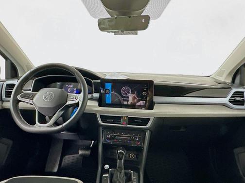Platinum Gray Metallic 2025 Volkswagen Taos 1.5T SE