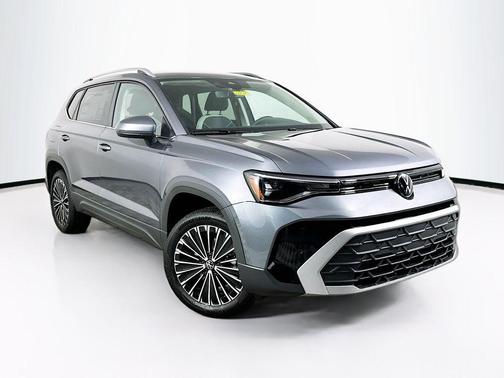 Platinum Gray Metallic 2025 Volkswagen Taos 1.5T SE