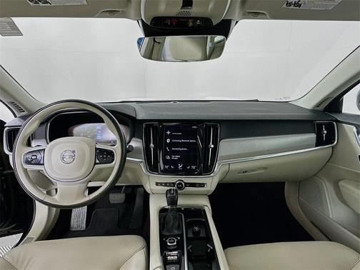 2017 Volvo S90 T5 Momentum