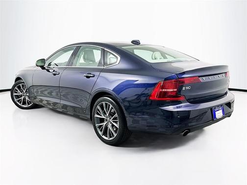 2017 Volvo S90 T5 Momentum