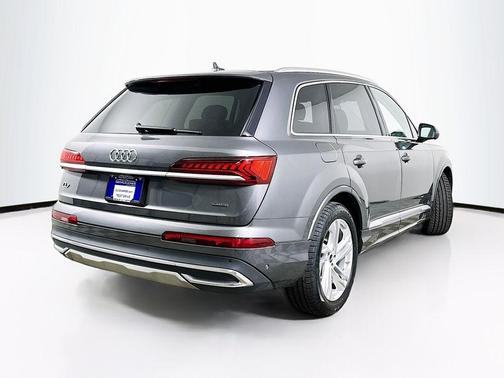 Samurai Gray Metallic 2022 Audi Q7 55 Prestige