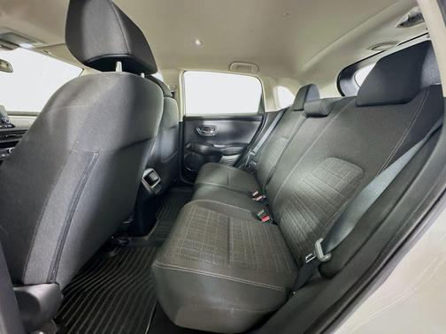 Platinum White Pearl 2023 Honda HR-V LX